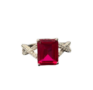 LC GEMS - 925 silver ring with a rectangular lab created ruby